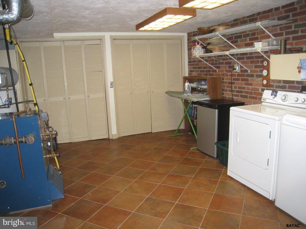 831 Locust Grove Road York, PA 17402 - Photo 14 of 22 Gallery Image 14