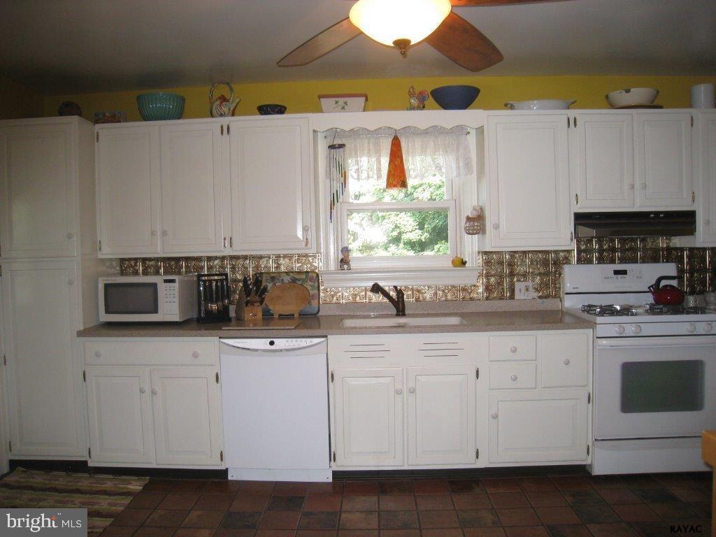 831 Locust Grove Road York, PA 17402 - Photo 6 of 22 Gallery Image 6
