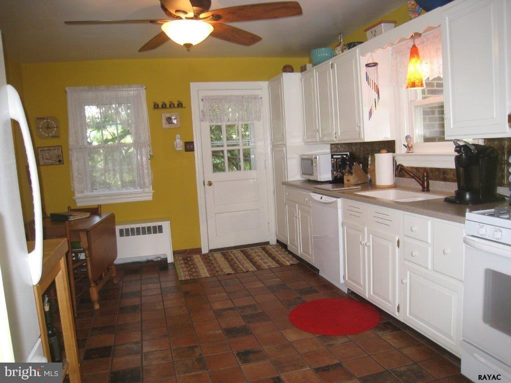 831 Locust Grove Road York, PA 17402 - Photo 7 of 22 Gallery Image 7