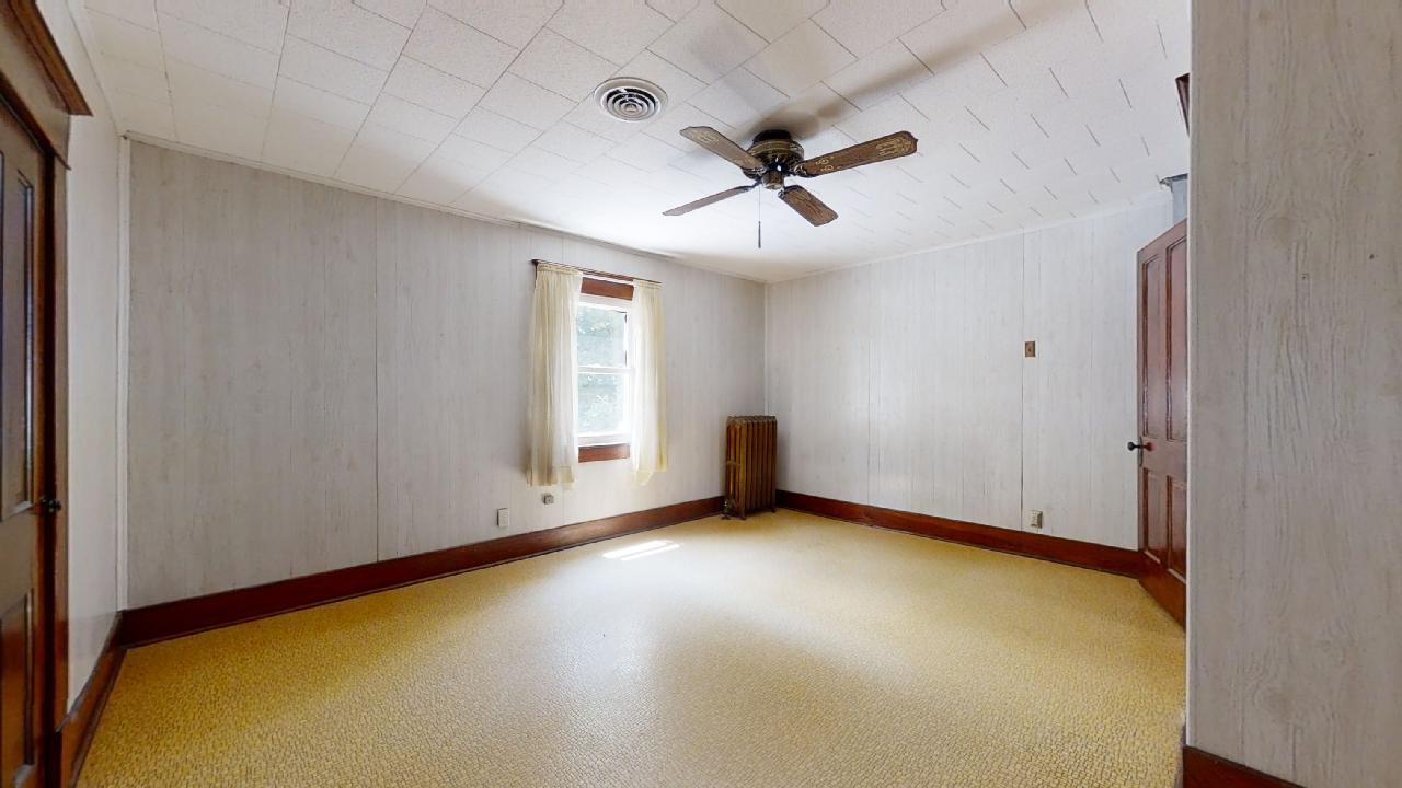 208 East State Street Fairmount, IL 61841 - Photo 30 of 42 a view of empty room with window