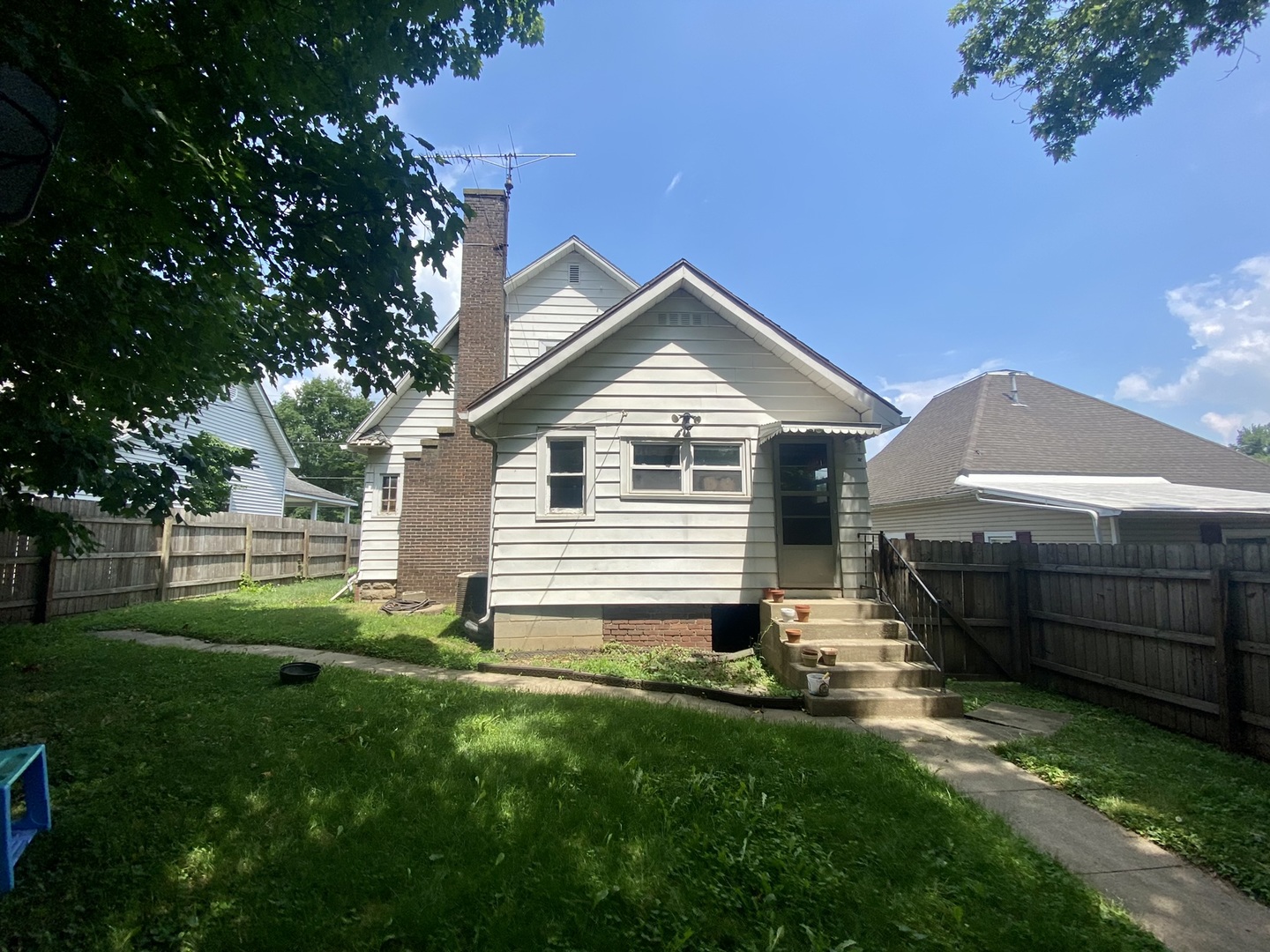 208 East State Street Fairmount, IL 61841 - Photo 38 of 42 a backyard of a house with barbeque oven