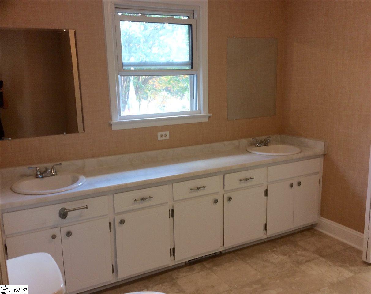 9917 Anderson Road Easley, SC 29642 - Photo 11 of 18 Gallery Image 11
