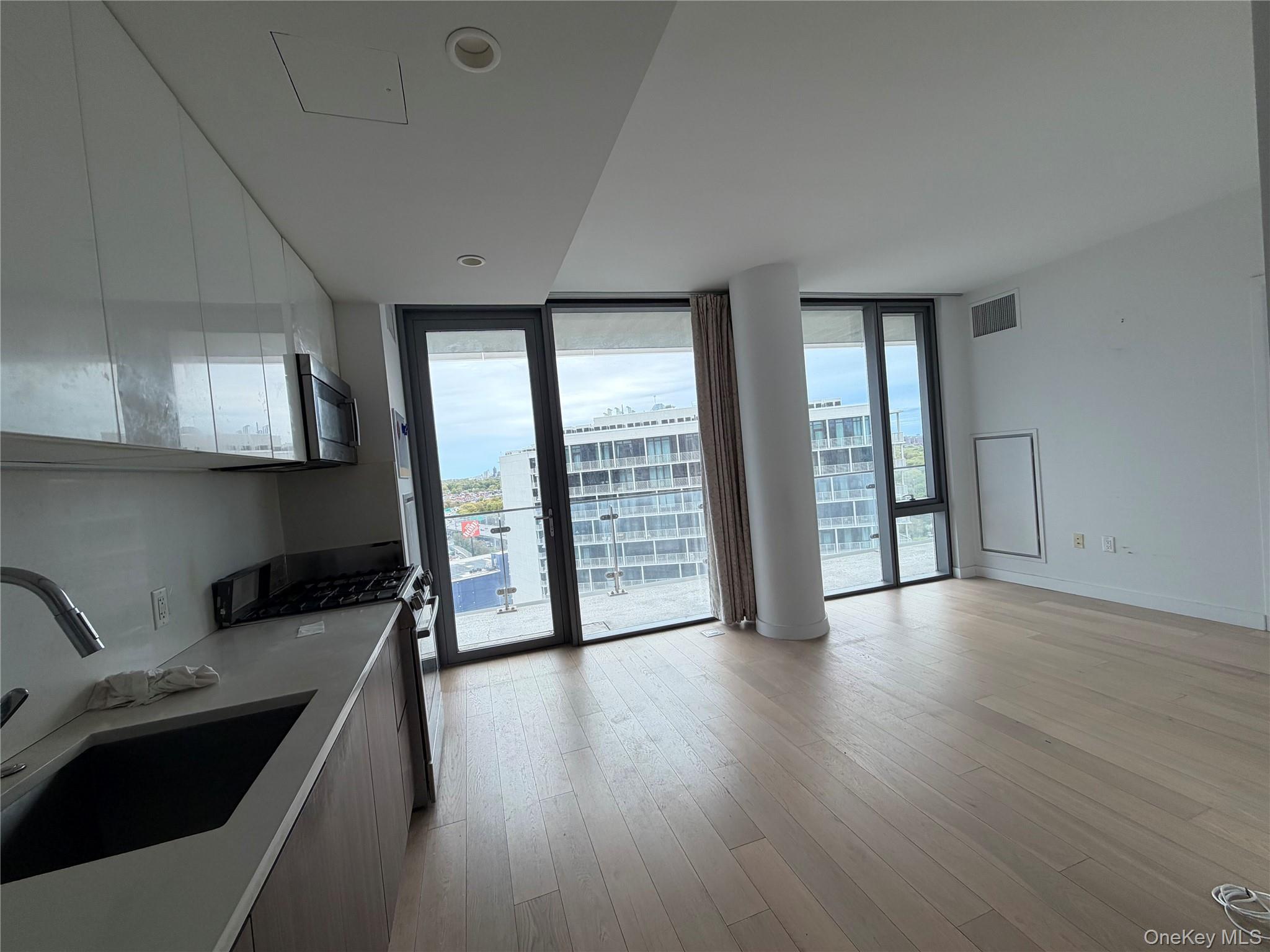 131-01 40 Road, Unit PH2P Queens, NY 11354 - Photo 9 of 16