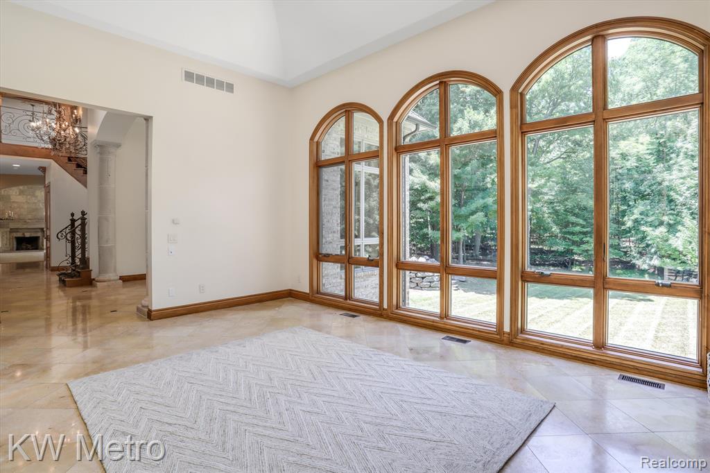 1553 Scenic Hollow Rochester, MI 48306 - Photo 7 of 65
