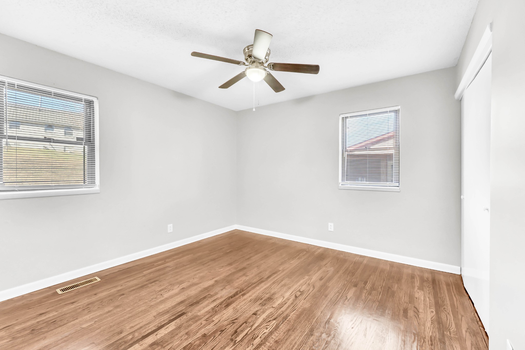 805 East 8th Avenue Springfield, TN 37172 - Photo 13 of 16 a view of empty room with wooden floor