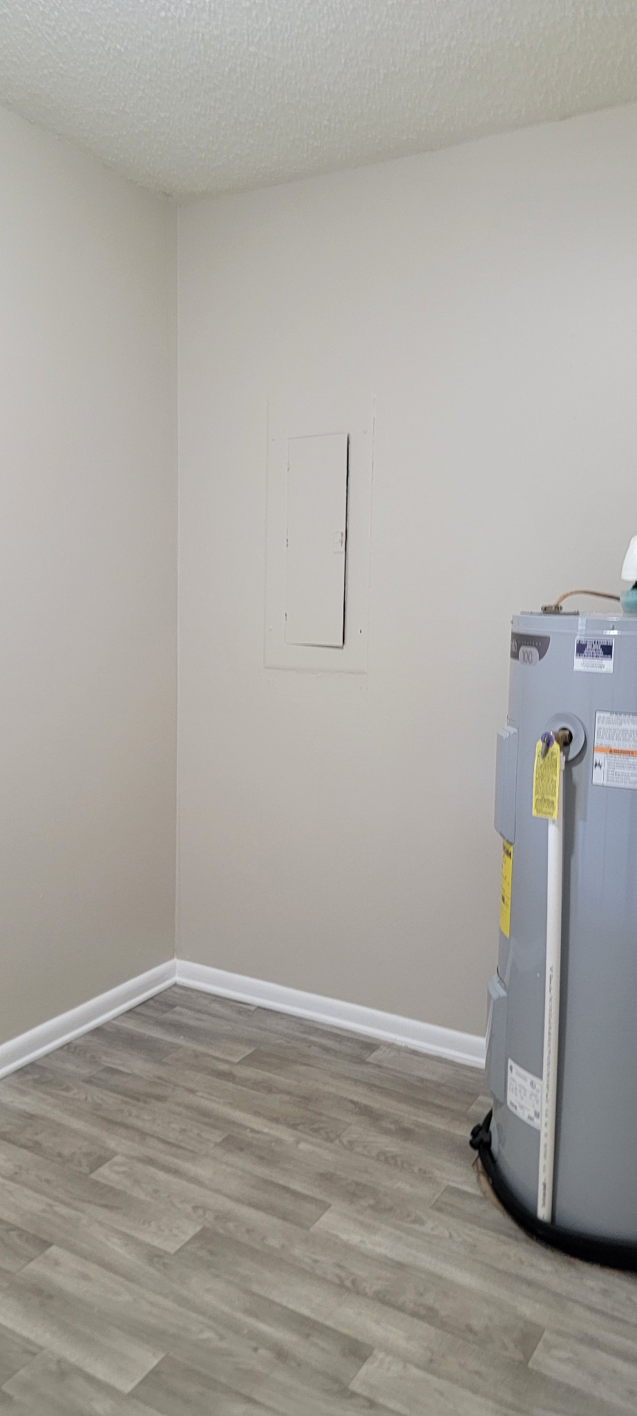 805 East 8th Avenue Springfield, TN 37172 - Photo 8 of 16 a view of a room with wooden floor