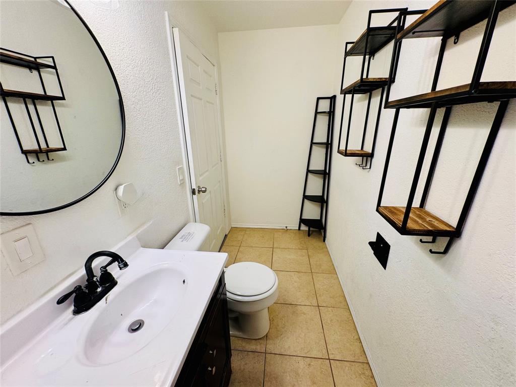 1712 Smokehouse Road Granbury, TX 76049 - Photo 16 of 25 Gallery Image 16