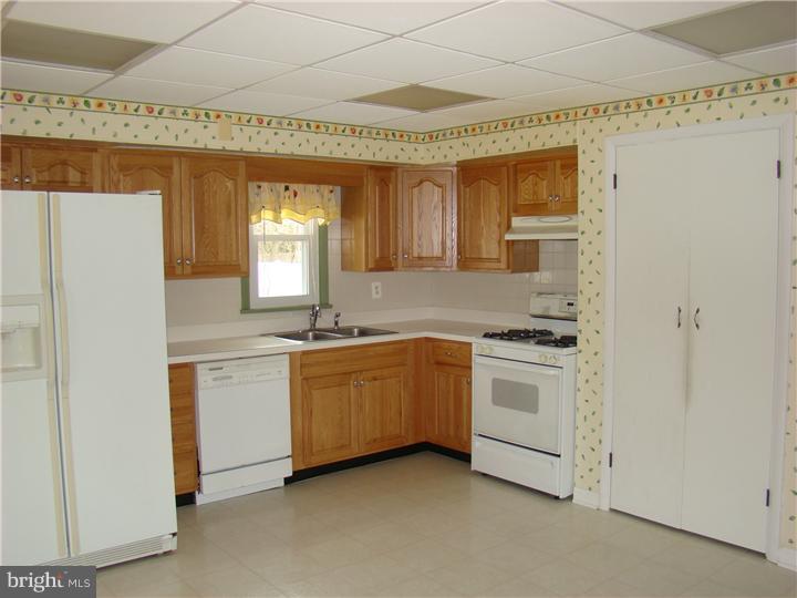 619 Hedding Jacksonville Road Mount Holly, NJ 08060 - Photo 9 of 20 Gallery Image 9