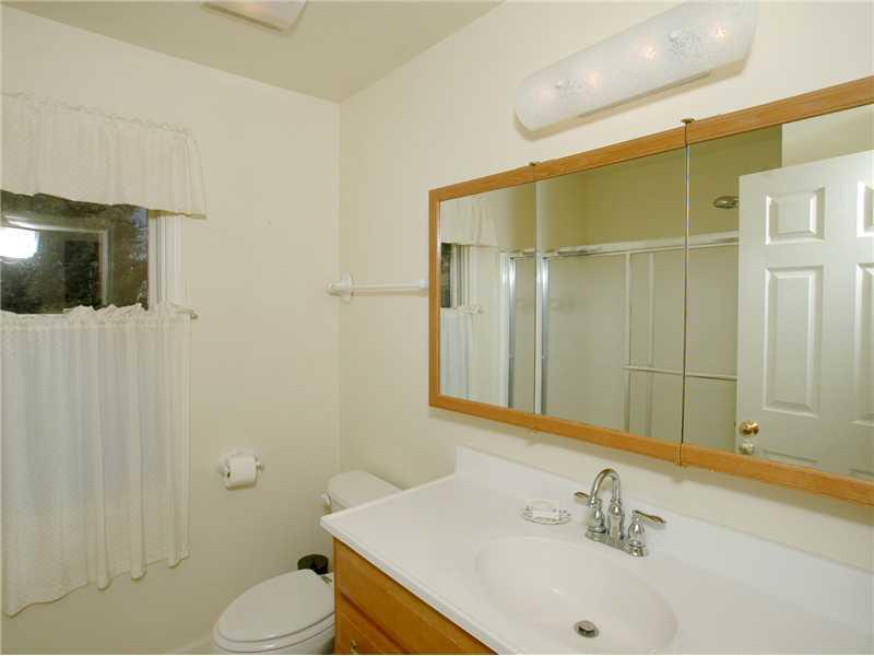 240 Seanor Road Irwin, PA 15642 - Photo 16 of 19 Full Bath.