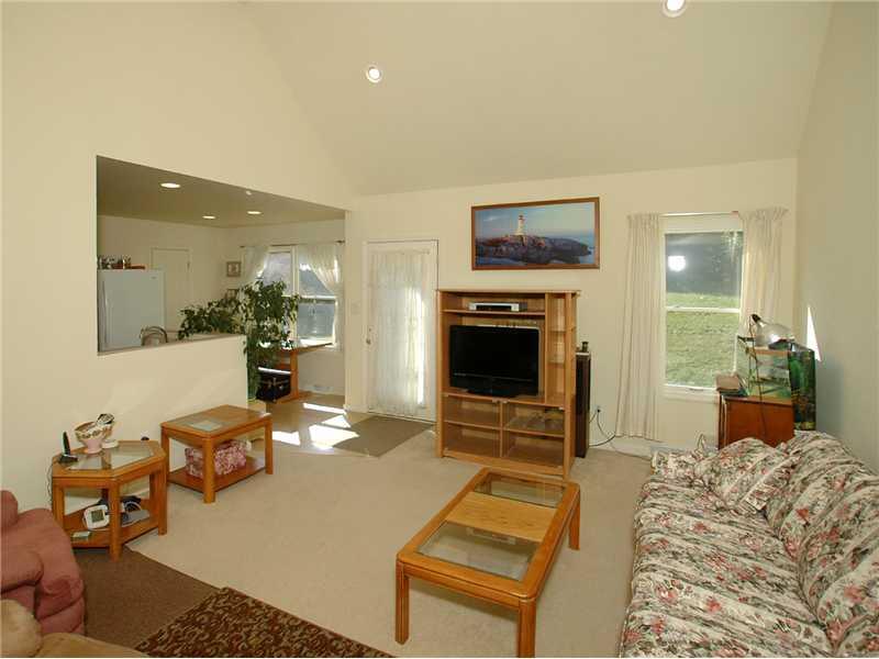 240 Seanor Road Irwin, PA 15642 - Photo 6 of 19 Family Room.