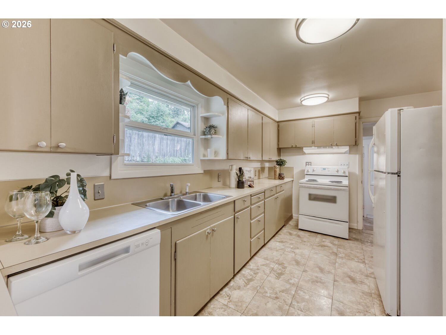 9314 Southwest Terwilliger Boulevard Portland, OR 97219 - Photo 6 of 27