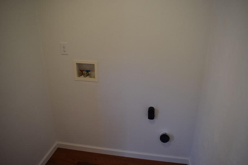 8889 Dickerson Mill Road Moneta, VA 24121 - Photo 25 of 30 Laundry area