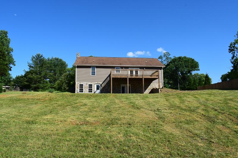 8889 Dickerson Mill Road Moneta, VA 24121 - Photo 4 of 30 Back1