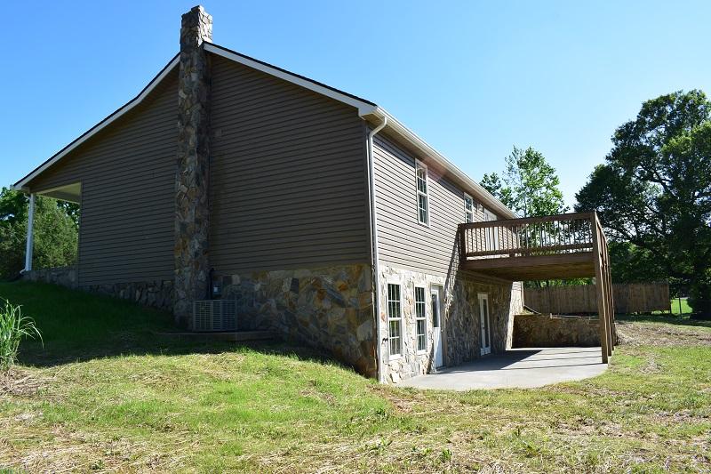 8889 Dickerson Mill Road Moneta, VA 24121 - Photo 6 of 30 Back3