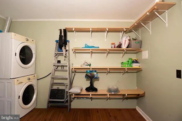 a view of a living room with washer and dryer