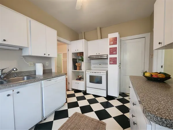$435,000 | 2121 7th Avenue West, Bradenton, FL 34205