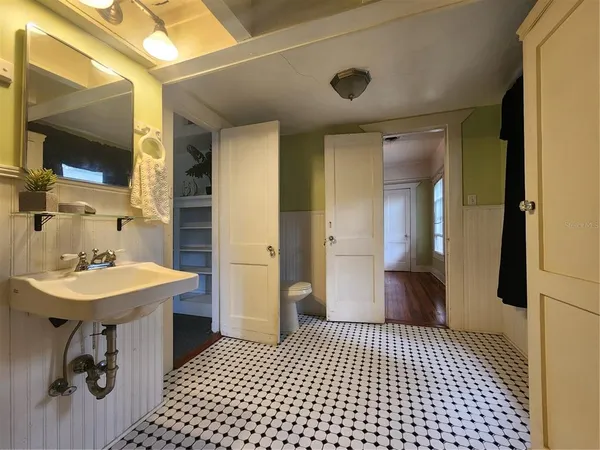 $435,000 | 2121 7th Avenue West, Bradenton, FL 34205