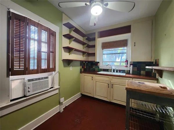 $435,000 | 2121 7th Avenue West, Bradenton, FL 34205