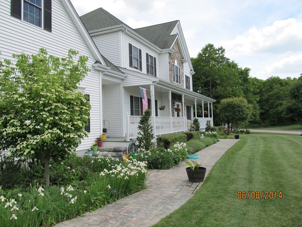 26 Noreen Road Mansfield, MA 02048 - Photo 2 of 30 Gallery Image 2