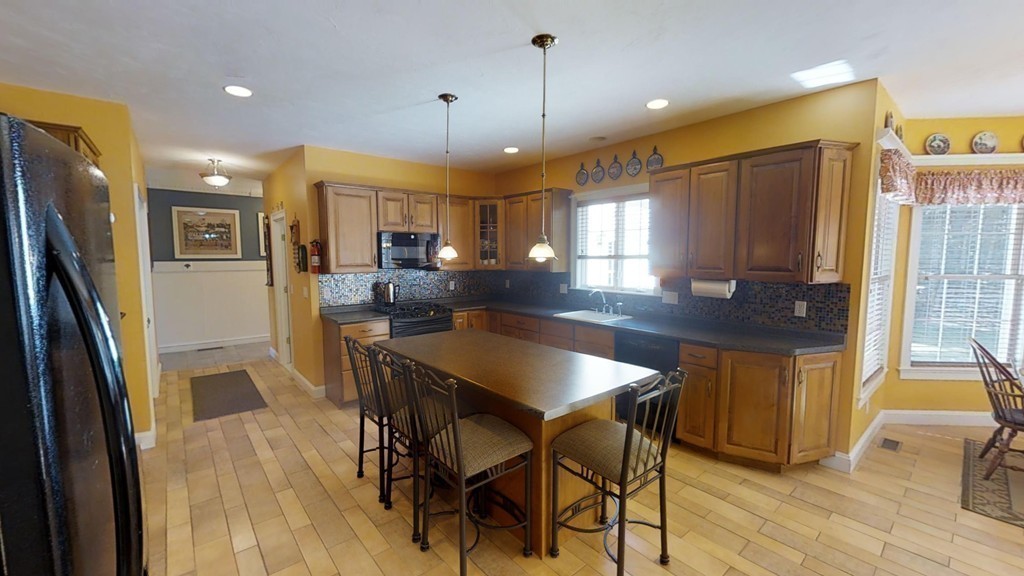 26 Noreen Road Mansfield, MA 02048 - Photo 9 of 30 Gallery Image 9