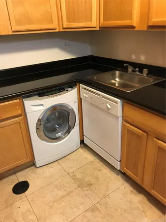 $1,975 | 141-44 84th Road | Briarwood