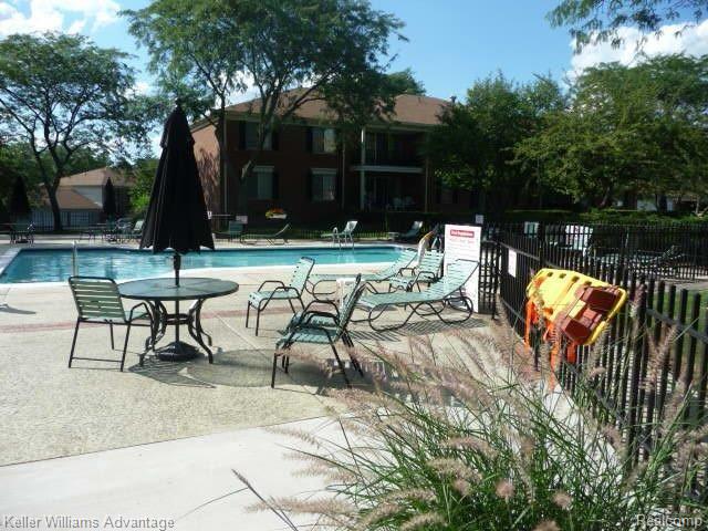29624 Middlebelt Road, Unit 1903 Farmington, MI 48334 - Photo 11 of 12 Pool