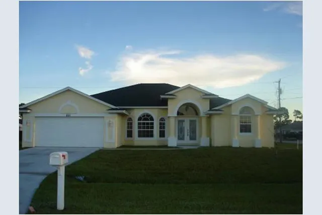 $2,695 | 601 Southwest Grove Avenue, Port St. Lucie, FL 34983