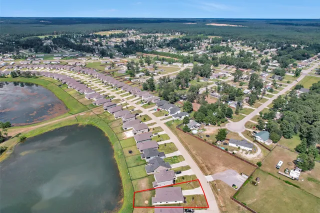 $2,200 | 223 Shoreview Drive, Conroe, TX 77303