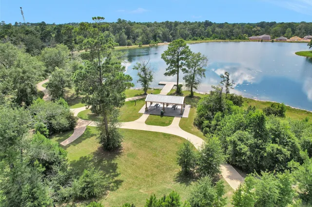 $2,200 | 223 Shoreview Drive, Conroe, TX 77303