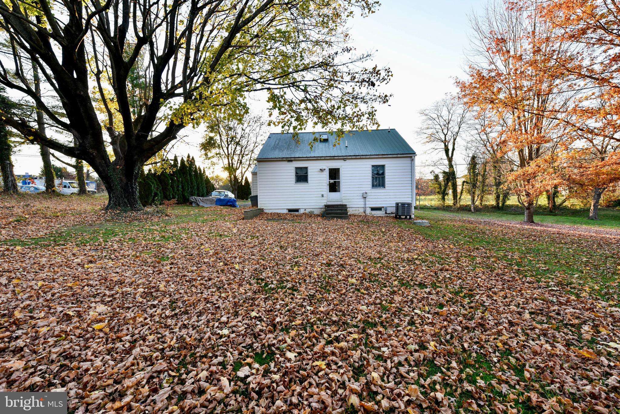 17398 Hamilton Station Road Hamilton, VA 20158 - Photo 14 of 21 LARGE FLAT BACKYARD