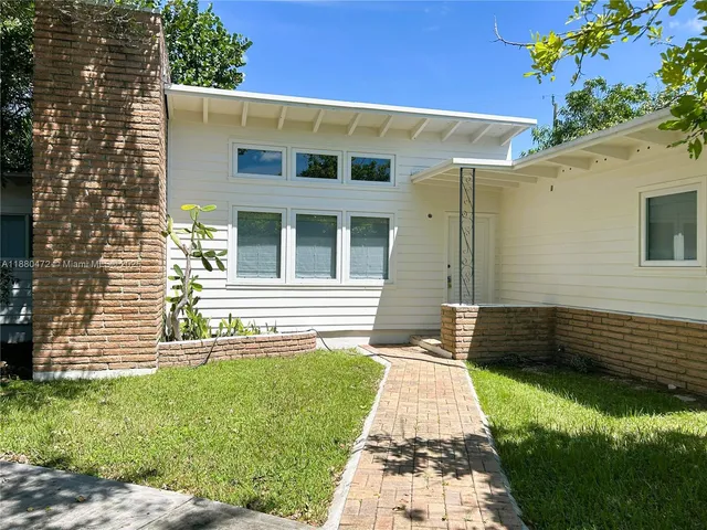 $4,800 | 6395 Southwest 42nd Terrace, Unit 1, South Miami, FL 33155