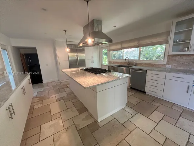 $4,800 | 6395 Southwest 42nd Terrace, Unit 1, South Miami, FL 33155