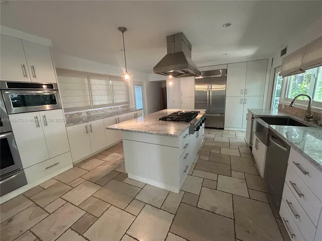 $4,800 | 6395 Southwest 42nd Terrace, Unit 1, South Miami, FL 33155