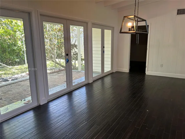 $4,800 | 6395 Southwest 42nd Terrace, Unit 1, South Miami, FL 33155