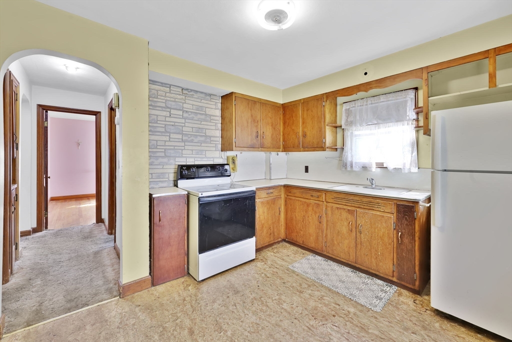 95 Kingsley Street Springfield, MA 01104 - Photo 5 of 29