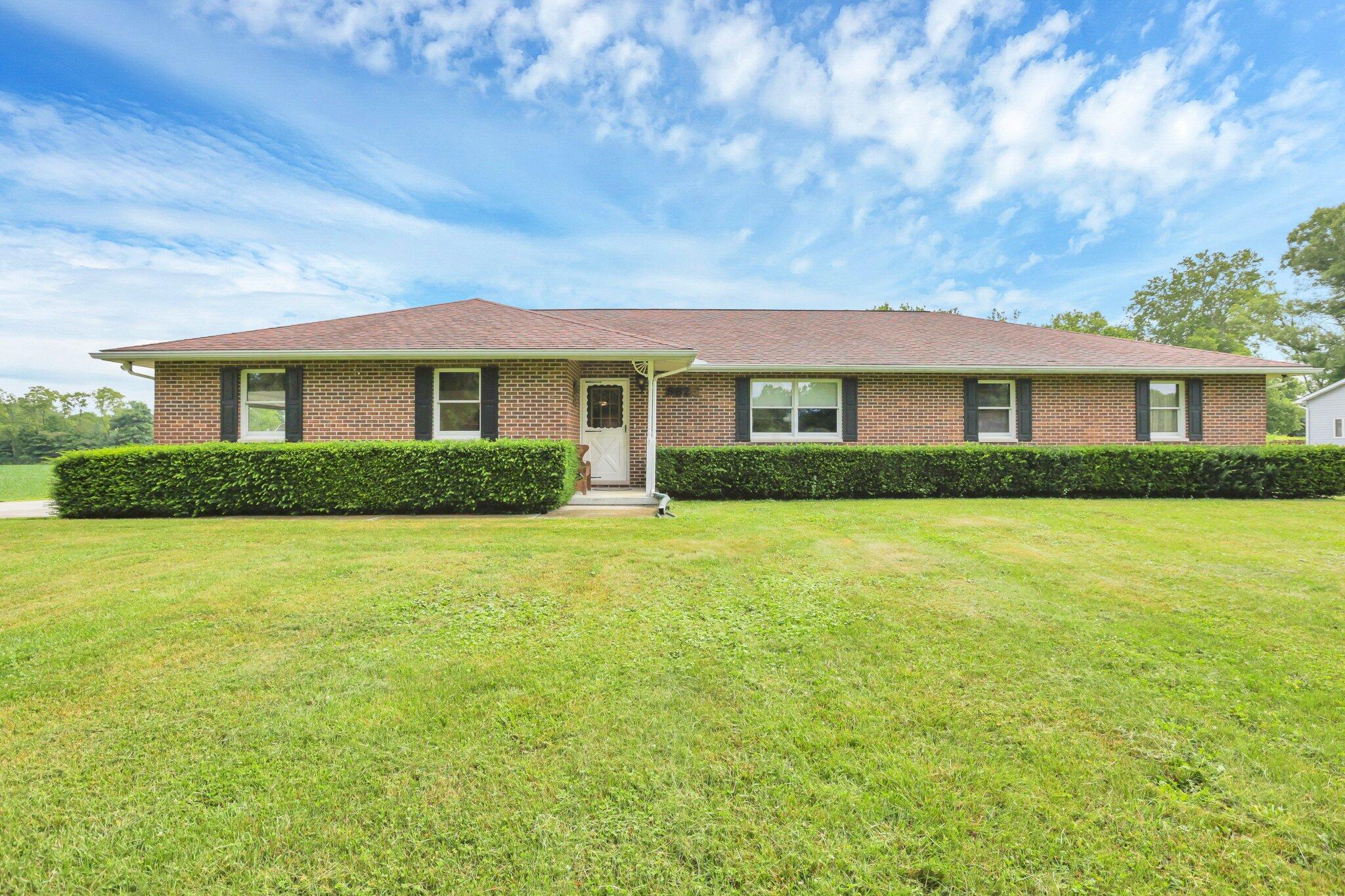 9625 Waterloo-Eastern Road Northwest Canal Winchester, OH 43110 - Photo 2 of 34 37-web-or-mls-0V3A4378