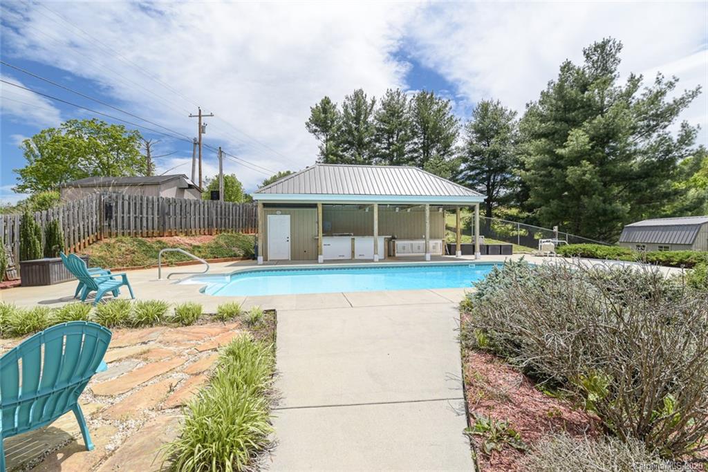 64 Gibbs Road Leicester, NC 28748 - Photo 6 of 45 Gallery Image 6