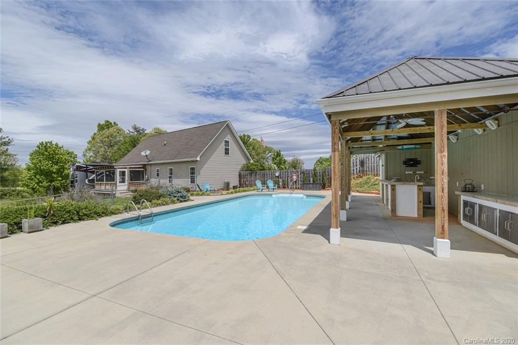 64 Gibbs Road Leicester, NC 28748 - Photo 8 of 45 Gallery Image 8