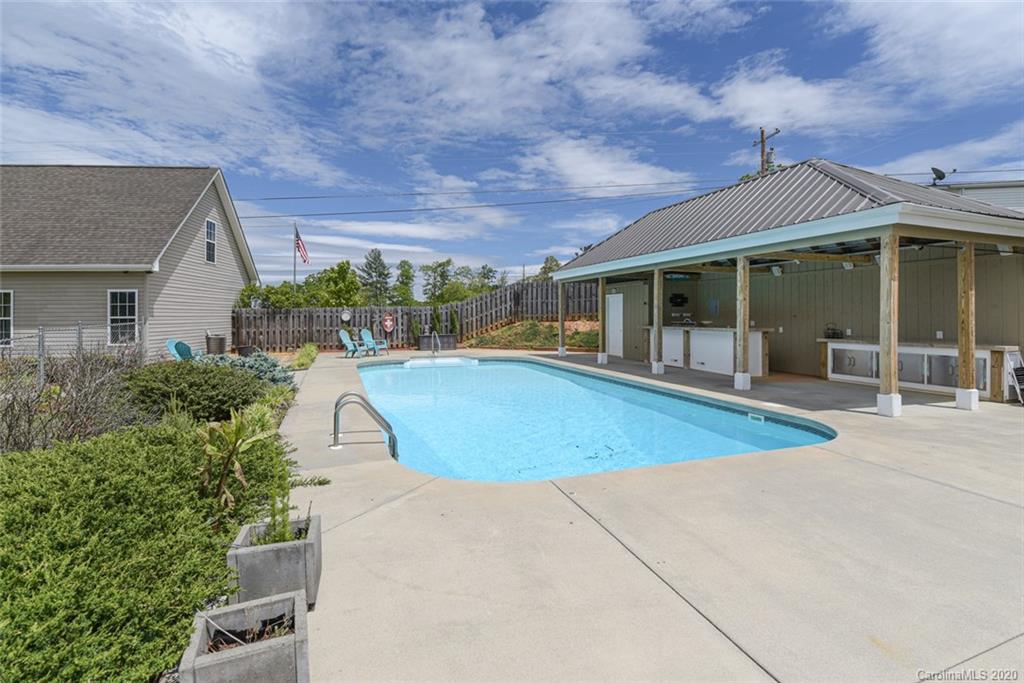 64 Gibbs Road Leicester, NC 28748 - Photo 9 of 45 Gallery Image 9