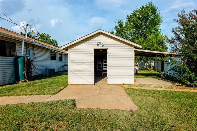 $199,000 | 2100 Southeast 19th Street, Mineral Wells, TX 76067