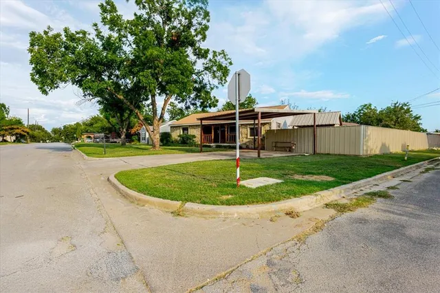 $199,000 | 2100 Southeast 19th Street, Mineral Wells, TX 76067