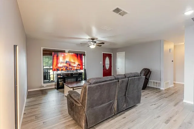 $199,000 | 2100 Southeast 19th Street, Mineral Wells, TX 76067