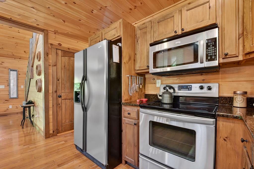 34 Dallas Lane Blue Ridge, GA 30513 - Photo 25 of 56 Kitchen