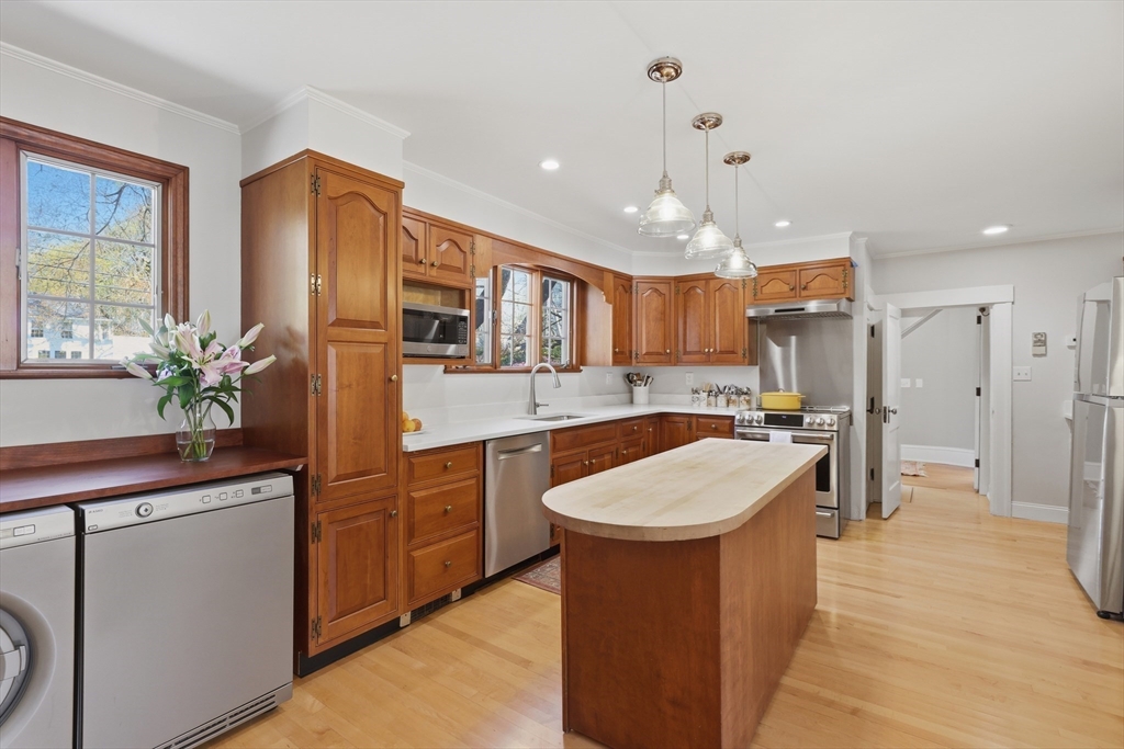 24 Spring Street Shrewsbury, MA 01545 - Photo 16 of 41 Gallery Image 16