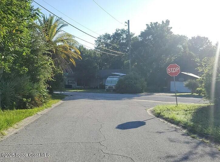 7143 Oakney Road Jacksonville, FL 32211 - Photo 4 of 5 a backyard of a house with yard and lake view