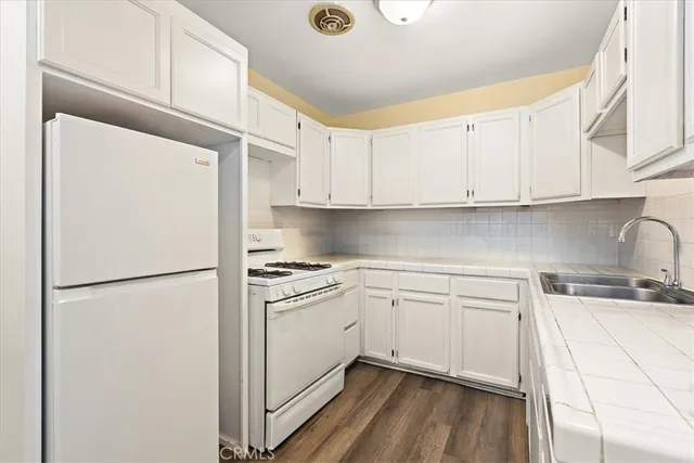 $1,050,000 | 11612 Cimarron Avenue, Hawthorne, CA 90250