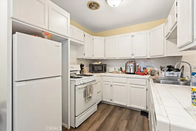 $1,050,000 | 11612 Cimarron Avenue, Hawthorne, CA 90250