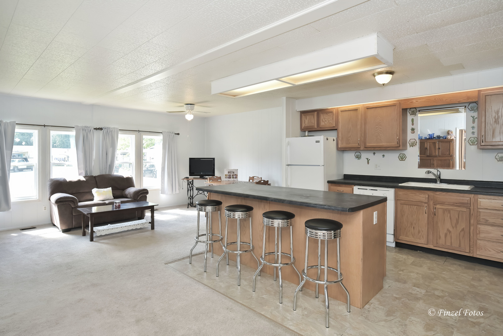 1158 Country Club Road Elgin, IL 60123 - Photo 4 of 16 a living room with granite countertop furniture and a wooden floor