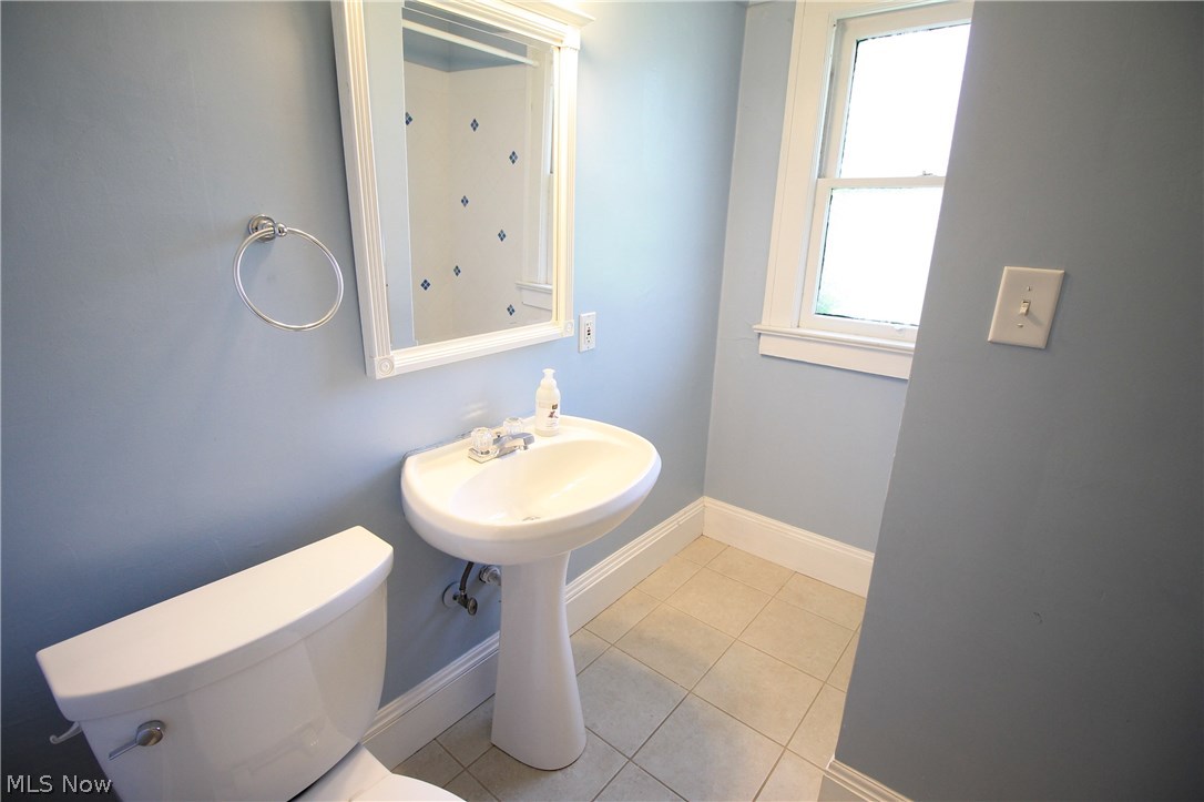 3064 Edgehill Road Cleveland, OH 44118 - Photo 12 of 35 1st floor full bath