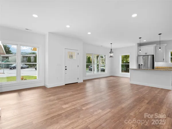 $695,000 | 11 Riemar Lane, Waynesville, NC 28786